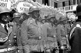 Formacion de la Legión Condor. Homenaje en berlin