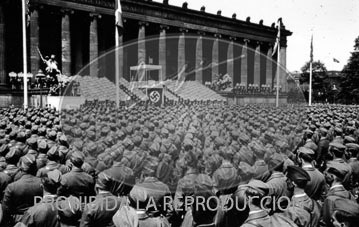 Formacion de la Legión Condor. Homenaje en berlin