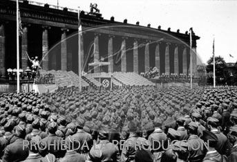 Formacion de la Legión Condor. Homenaje en berlin