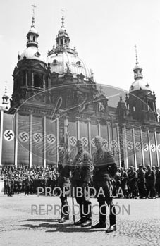 Formacion de la Legión Condor. Homenaje en berlin