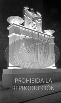 Berlin de noche se enganala para el regreso de la Legión Cóndor