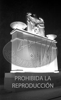 Berlin de noche se enganala para el regreso de la Legión Cóndor