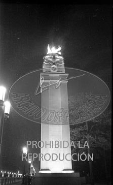 Berlin de noche se enganala para el regreso de la Legión Cóndor