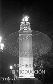 Berlin de noche se enganala para el regreso de la Legión Cóndor