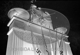 Berlin de noche se enganala para el regreso de la Legión Cóndor