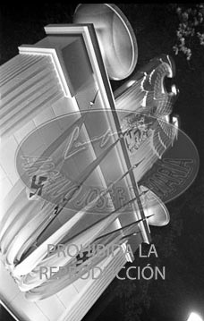 Berlin de noche se enganala para el regreso de la Legión Cóndor