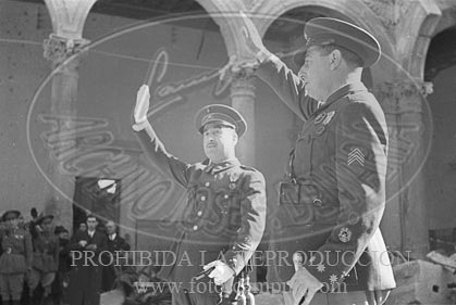 Actos en honor de los defensores del Alcazar de Toledo, presididos por el general García Valiño