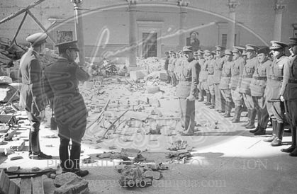 Actos en honor de los defensores del Alcazar de Toledo, presididos por el general García Valiño