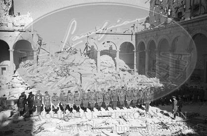 Actos en honor de los defensores del Alcazar de Toledo, presididos por el general García Valiño