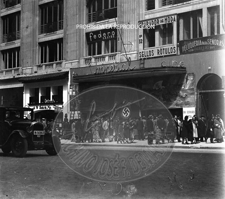 Portada del cine imperial en Gran Via