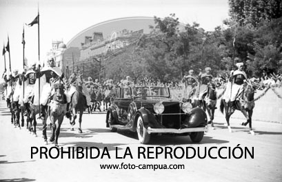 Desfile primer aniversario de la liberación de Madrid