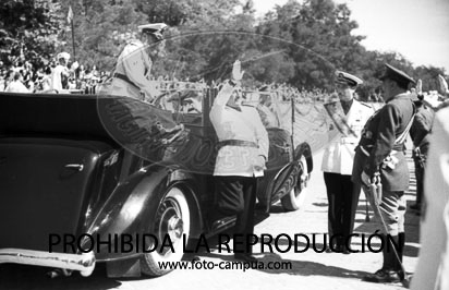 Desfile primer aniversario de la liberación de Madrid