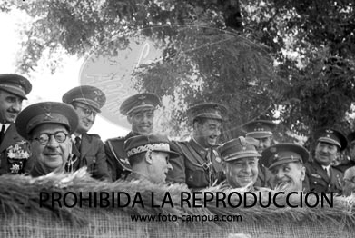 Desfile primer aniversario de la liberación de Madrid