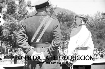 Desfile primer aniversario de la liberación de Madrid