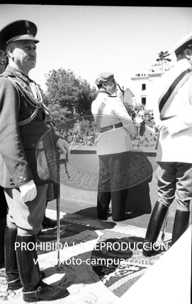 Desfile primer aniversario de la liberación de Madrid