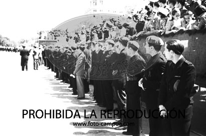 Desfile primer aniversario de la liberación de Madrid