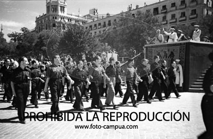 Desfile primer aniversario de la liberación de Madrid