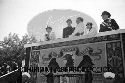 Desfile primer aniversario de la liberación de Madrid
