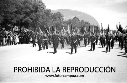 Desfile primer aniversario de la liberación de Madrid