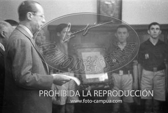 El General Peron Presidente Honorario de Falange Española