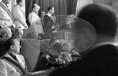 Franco en Las Cortes, manifestación de apoyo