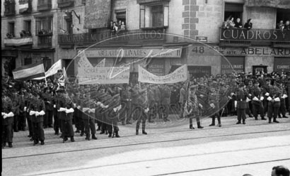 Franco en Las Cortes, manifestación de apoyo