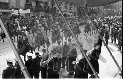 Franco en Las Cortes, manifestación de apoyo