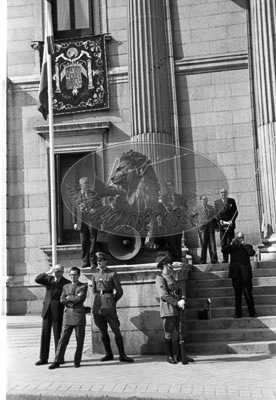 Franco en Las Cortes, manifestación de apoyo