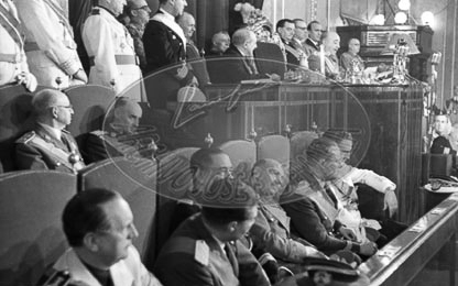 Franco en Las Cortes, manifestación de apoyo