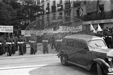 Franco en Las Cortes, manifestación de apoyo