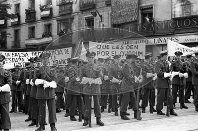 Franco en Las Cortes, manifestación de apoyo