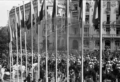 Franco en Las Cortes, manifestación de apoyo
