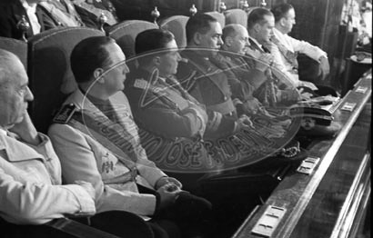 Franco en Las Cortes, manifestación de apoyo