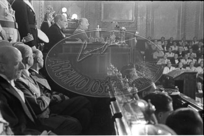 Franco en Las Cortes, manifestación de apoyo