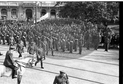 Franco en Las Cortes, manifestación de apoyo