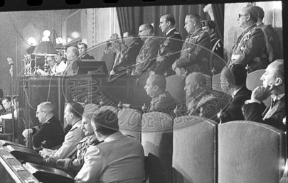 Franco en Las Cortes, manifestación de apoyo