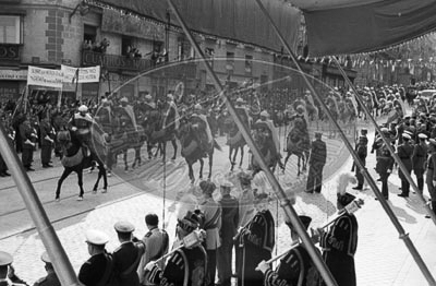 Franco en Las Cortes, manifestación de apoyo