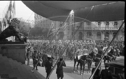 Franco en Las Cortes, manifestación de apoyo