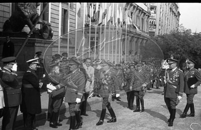 Franco en Las Cortes, manifestación de apoyo