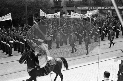 Franco en Las Cortes, manifestación de apoyo