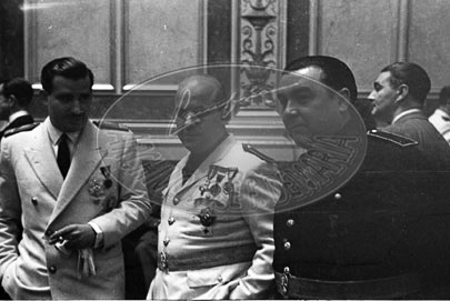 Franco en Las Cortes, manifestación de apoyo