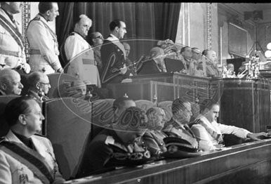 Franco en Las Cortes, manifestación de apoyo