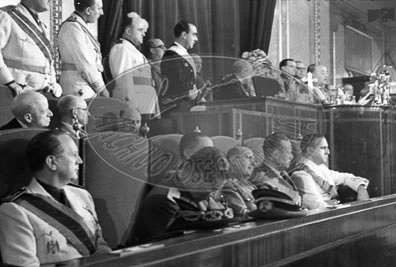 Franco en Las Cortes, manifestación de apoyo