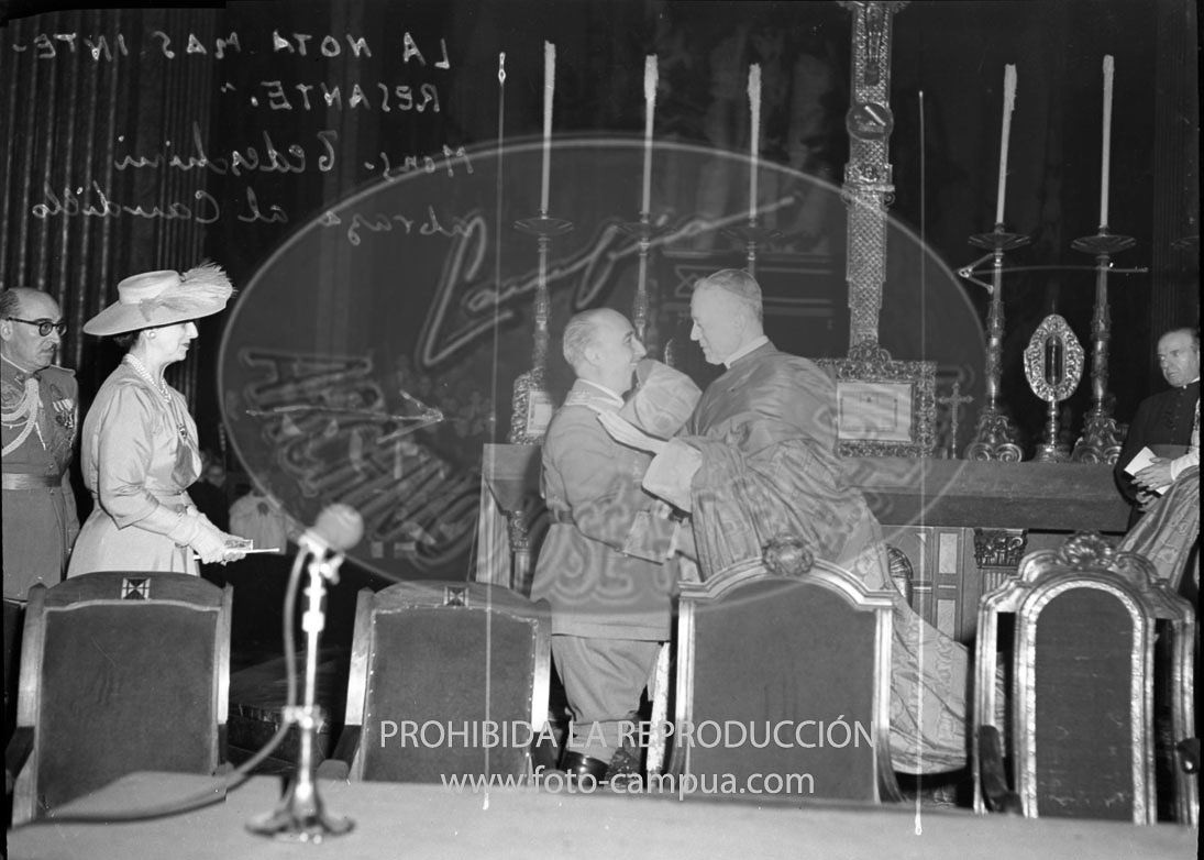 Franco visita la Catedral de Vic