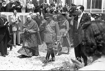 Franco visita la Catedral de Vic