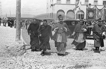 Franco visita la Catedral de Vic
