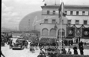 Franco visita la Catedral de Vic