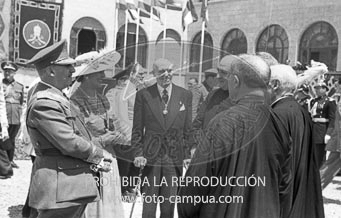 Franco visita la Catedral de Vic