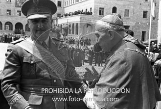 Franco visita la Catedral de Vic