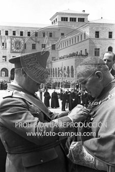 Franco visita la Catedral de Vic